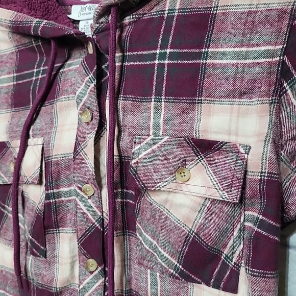 Just Polly Burgundy Hooded Flannel Size XS Shacket MSRP 38 NWT Soft Full Button - Picture 4 of 8